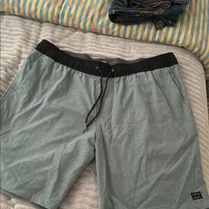 Billabong Men's Gray Swim Shorts
Elastic waist